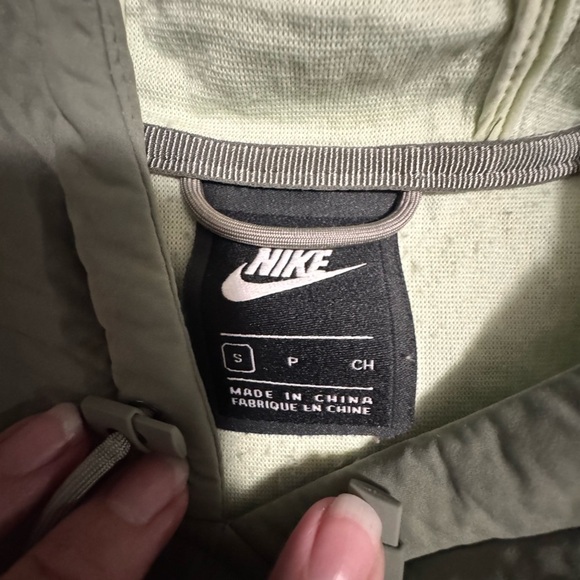 Nike Therma-FIT ADV Repel Convertible Hoodie (Crop) - Picture 2 of 6